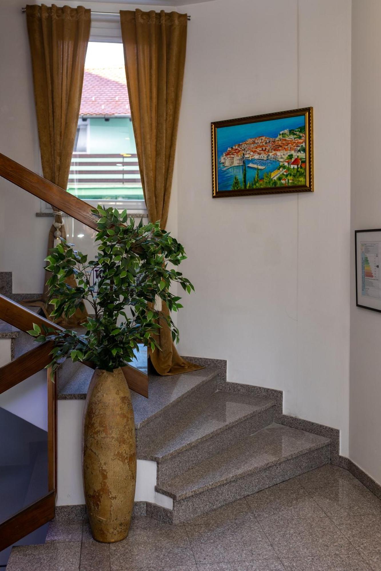 Art Hotel Slavonski Brod Dış mekan fotoğraf